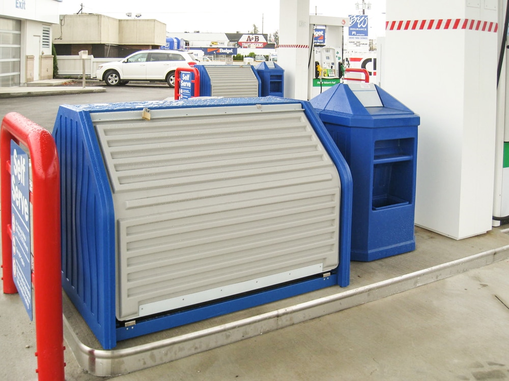 22. MM-695 Double Sided Exterior Merchandiser & MU-707 Combo Waste & Windshield Service Unit in Husky Blue