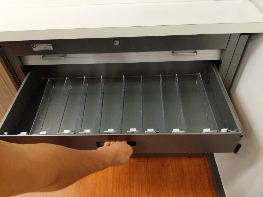 6. Retractable Tobacco Drawer with Pusher and Divider System