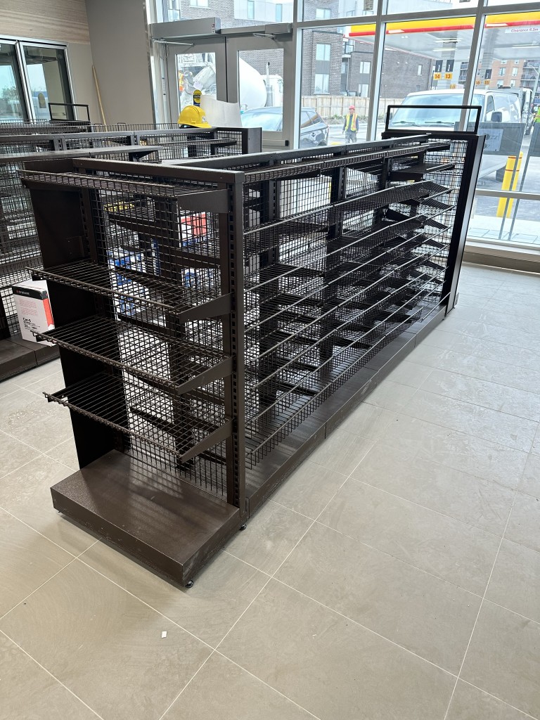 Gondola with wire grid panels 